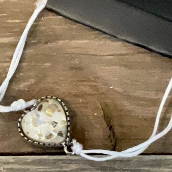 ❄️ Paparazzi Cream Bracelet Elegant Jewelry Heart Charm - Picture 5 of 7